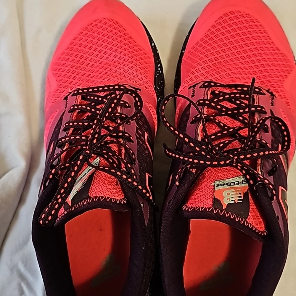 New Balance 690AT Sneakers - Picture 4 of 11